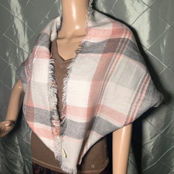 Threads 4 Thought Pink‎ Gray White Gingham Plaid Buffalo Wrap Shaw RN# 136314 - Picture 2 of 5
